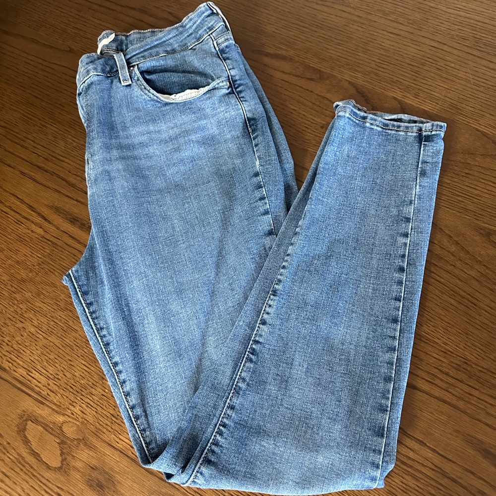 Levi’s 721 High Rise Skinny Jean